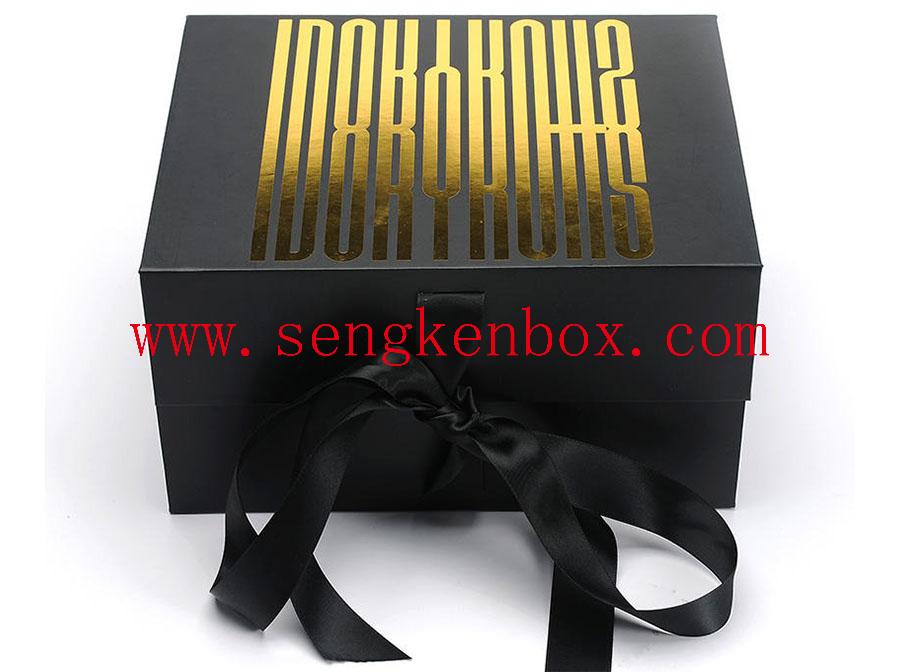 صندوق هدايا ورقية للأحذية السوداء للملابس