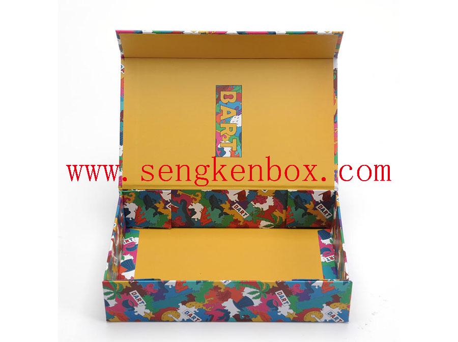 صندوق هدايا ورقي مع شعار