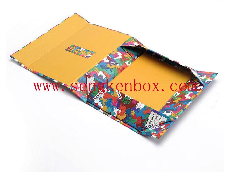 صندوق هدايا ورقي صديق للبيئة مع شعار