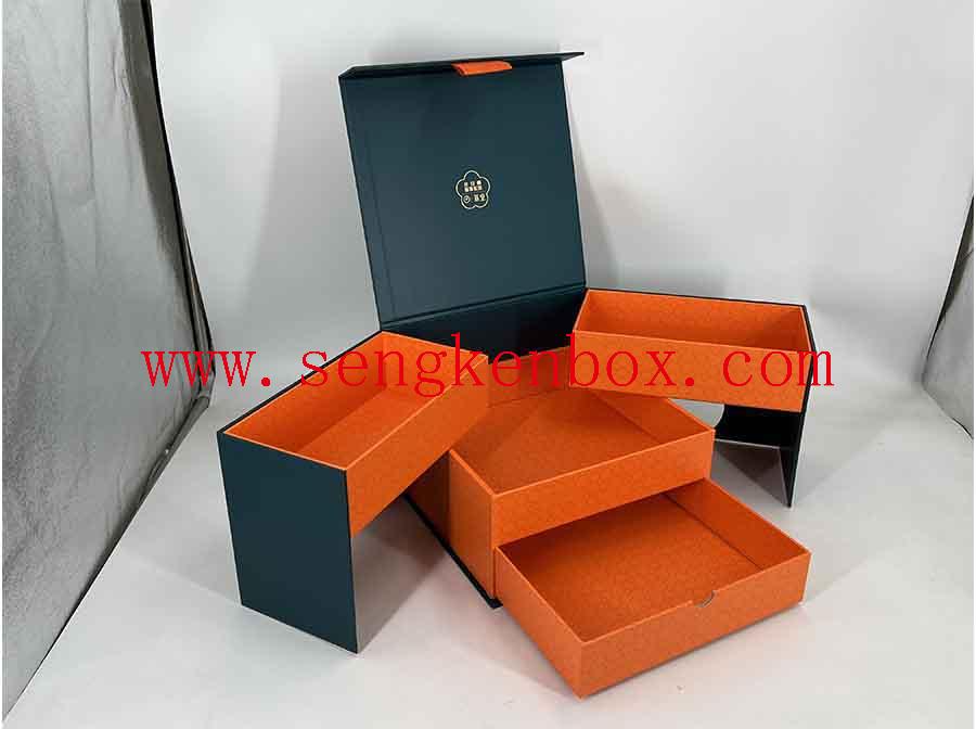 صندوق هدايا ورقي مسطر باللون البرتقالي
