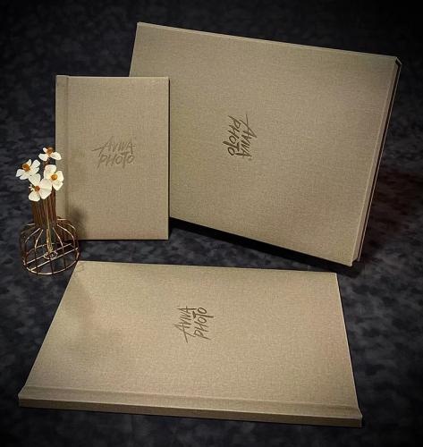 OEM و ODM High-quality exquisite gold photo album with high-end gift box للبيع